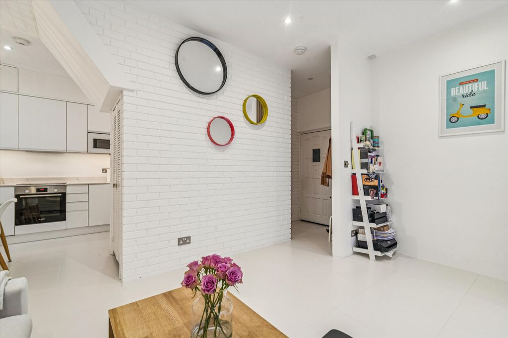 Property photo 3 of 16 Image