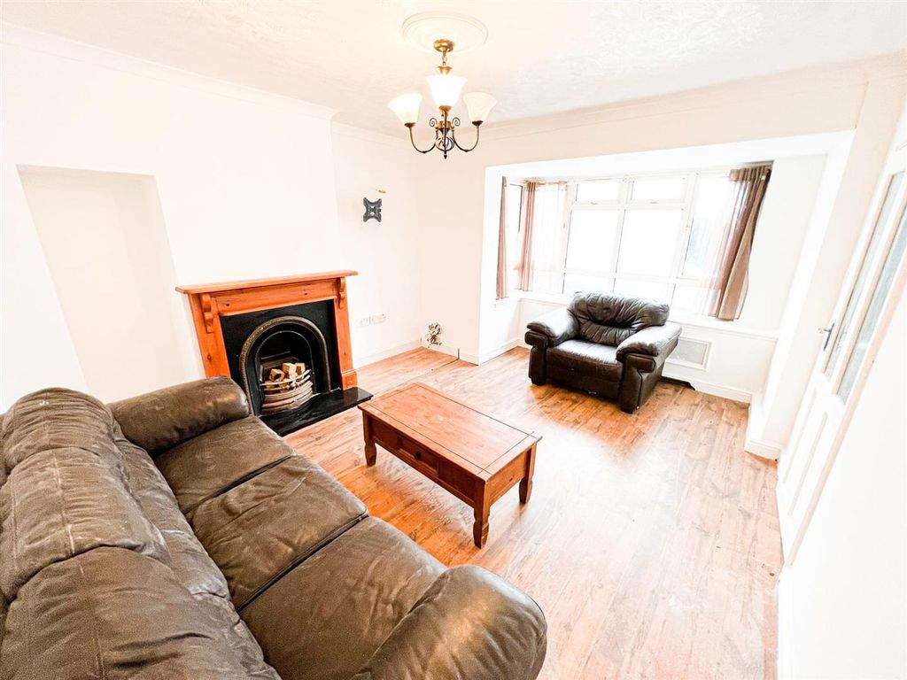 Property photo 3 of 19 Prescott Rd En8