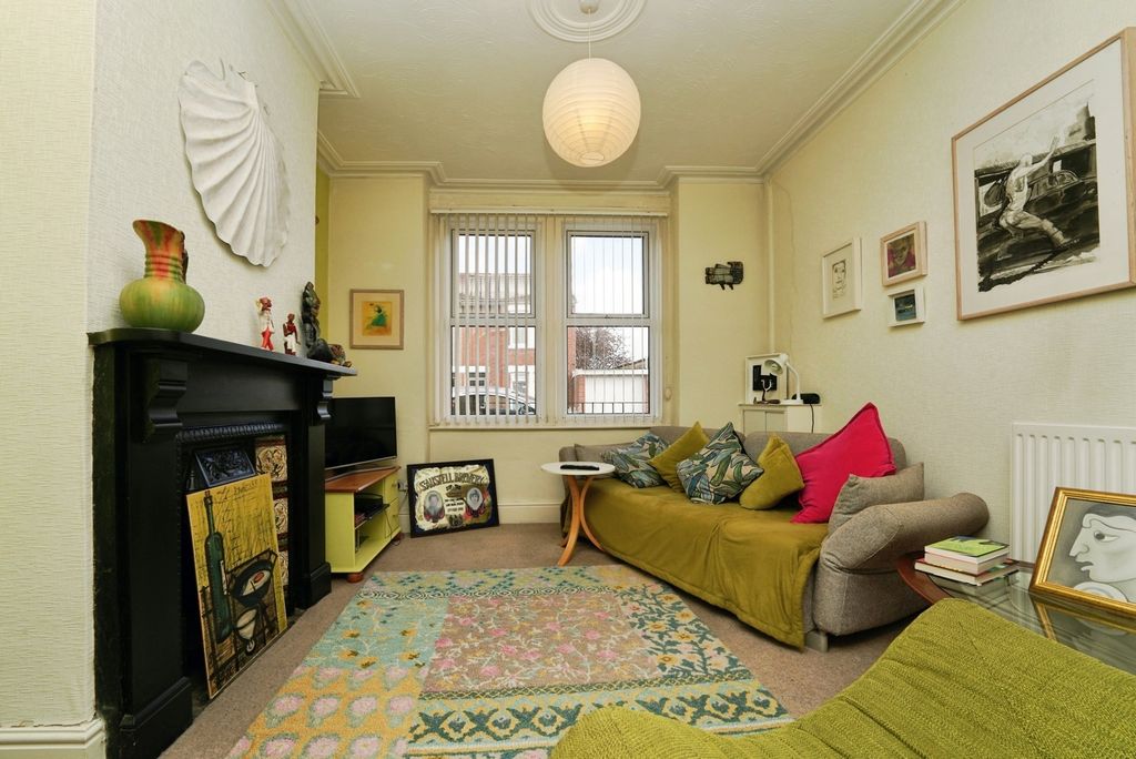 Property photo 3 of 13 Pbox-Img.Jpg