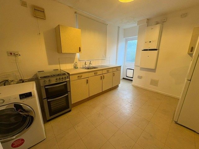 Property photo 1 of 9 Kitchen