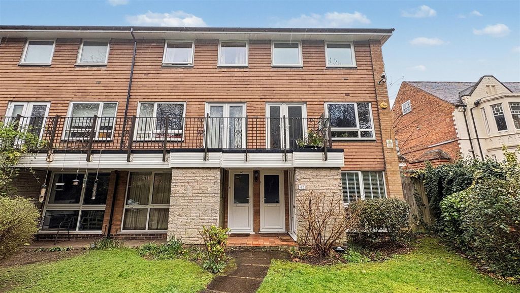 Property photo 1 of 19 Approach