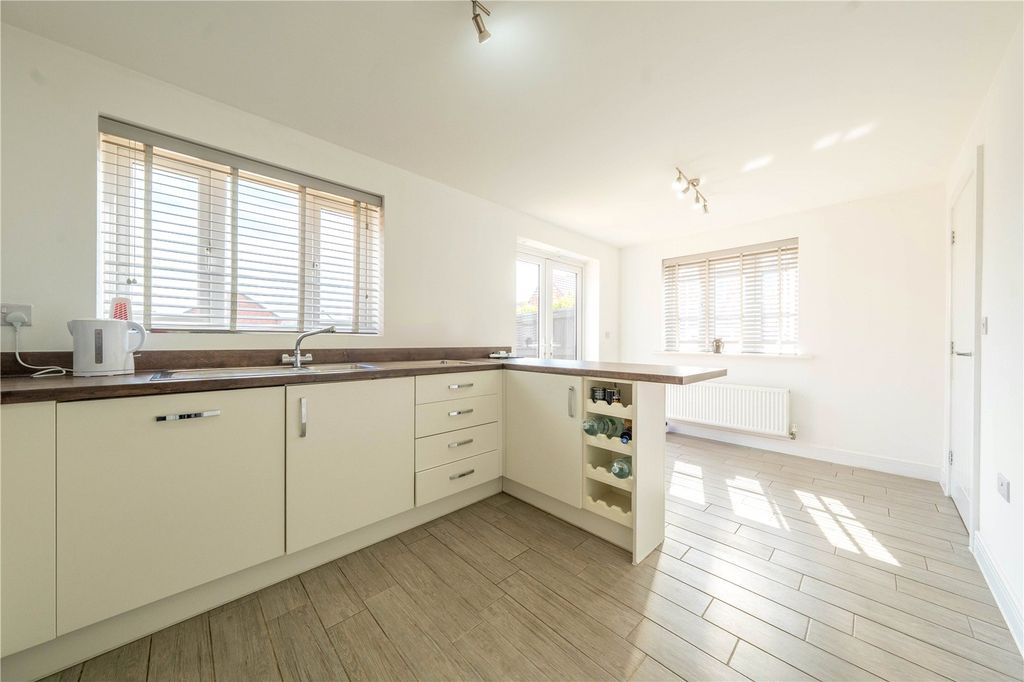 Property photo 3 of 21 Picture No. 10