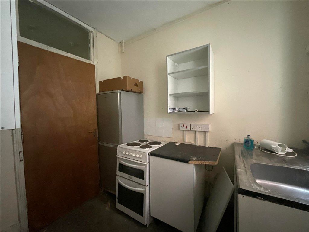 Property photo 2 of 9 Kitchen