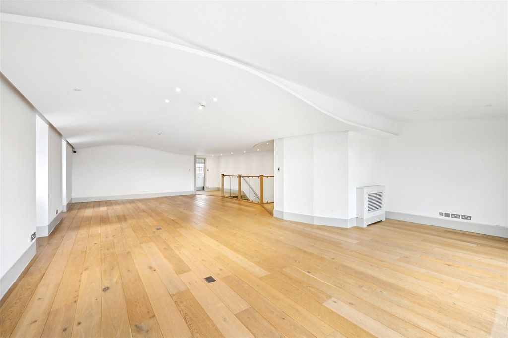 Property photo 2 of 16 Picture No. 03