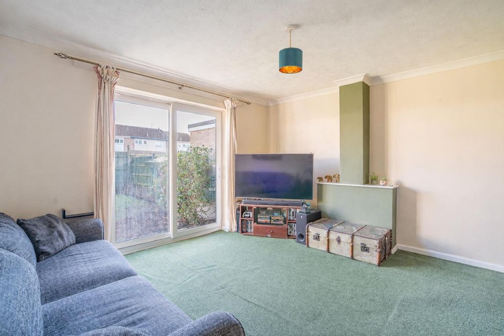 Property photo 2 of 12 Living Room