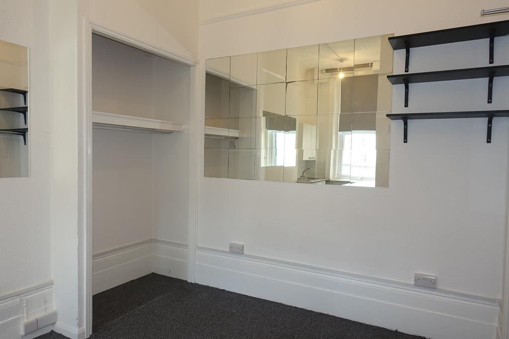 Property photo 1 of 7 Studio Apartment