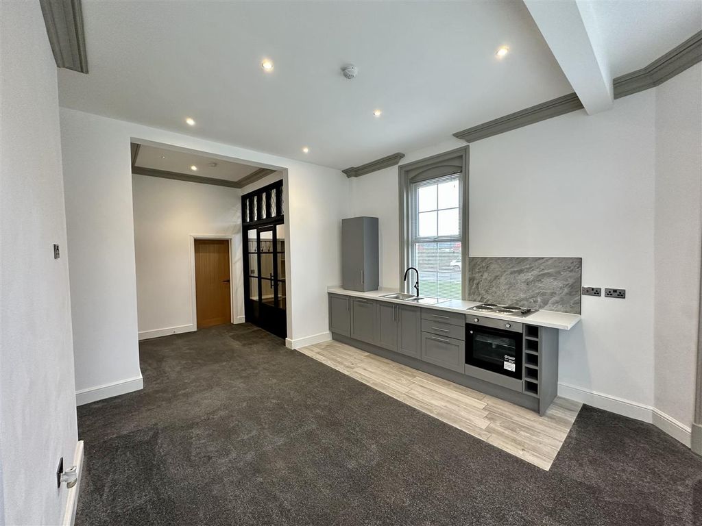 Property photo 1 of 16 Lounge/Kitchen