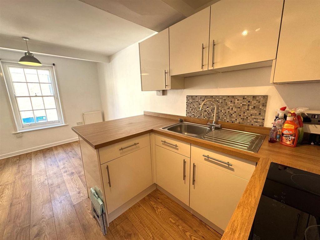 Property photo 3 of 9 Kitchen.Jpg