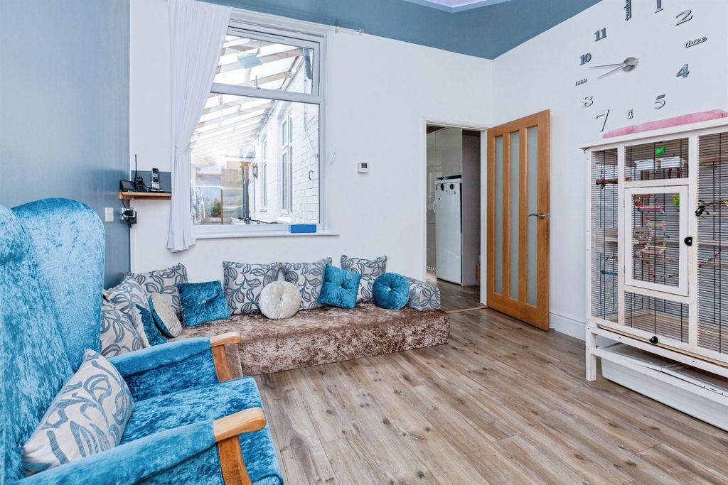 Property photo 2 of 16