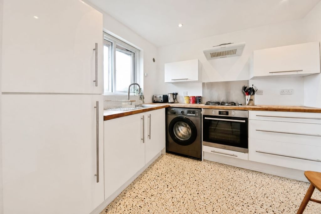 Property photo 2 of 9 7E30c4cc-c71d-40d3-9E5c-081Be0426d8F