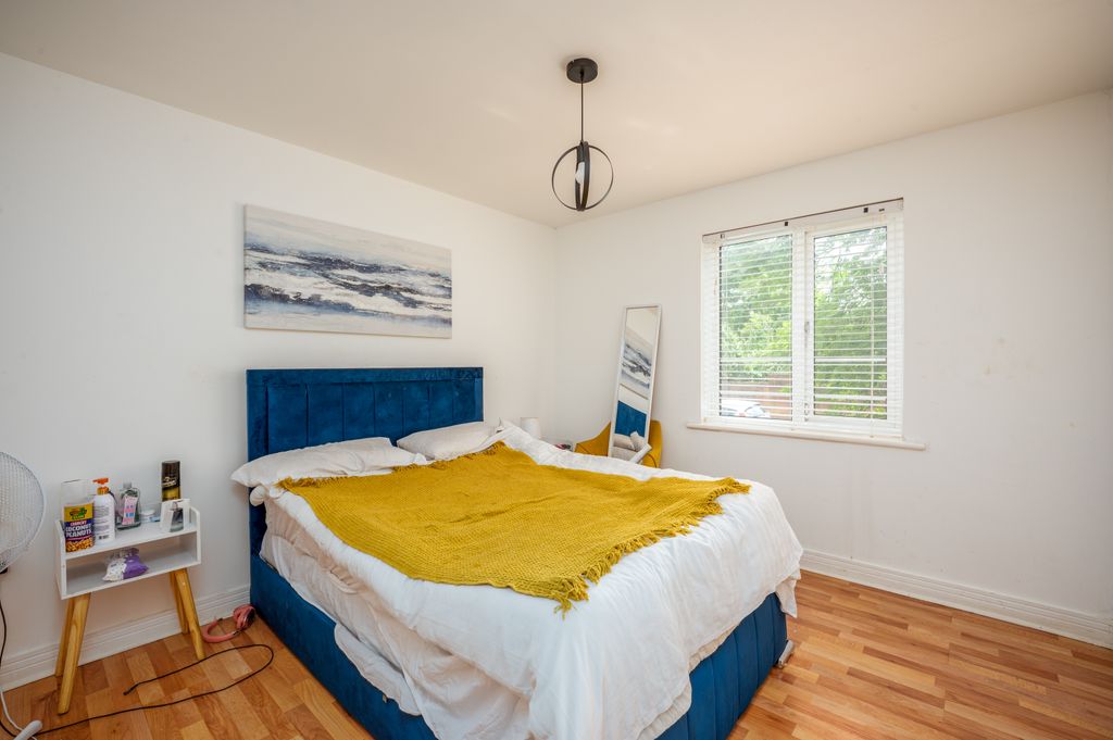Property photo 3 of 14 05