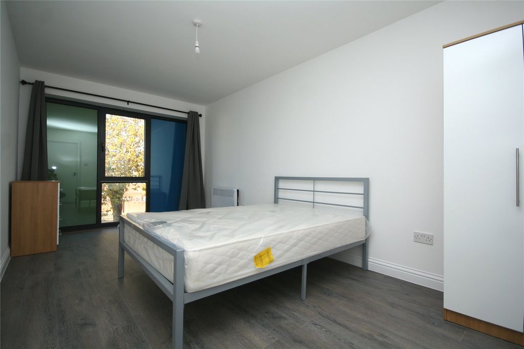 Property photo 2 of 6 Picture No. 16