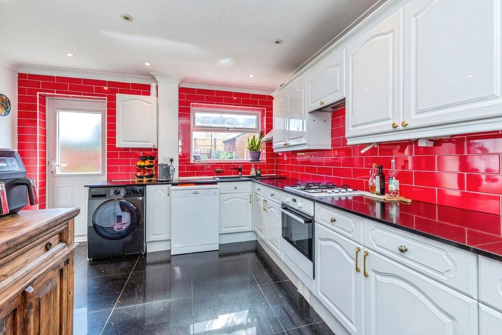 Property photo 1 of 10 Picture No. 11