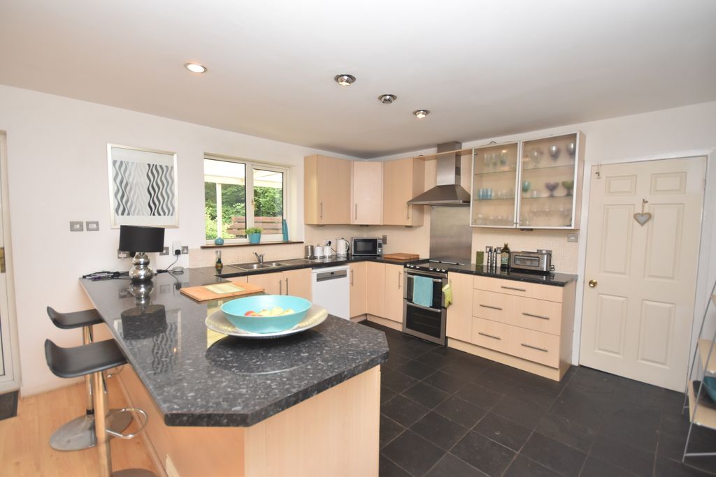 Property photo 3 of 22 Kitchen
