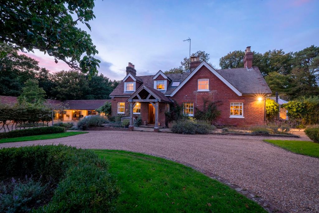 Property photo 2 of 34