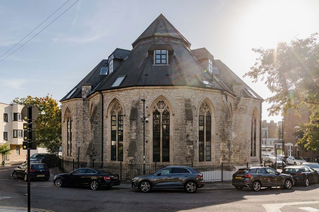 Property photo 2 of 20