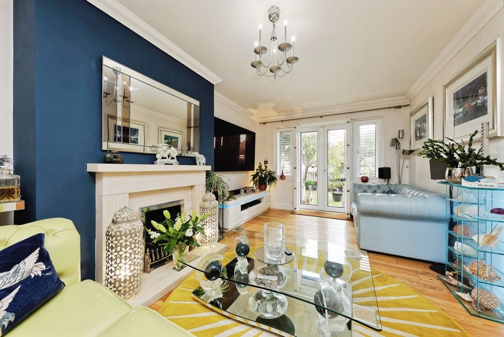 Property photo 3 of 17 Photo