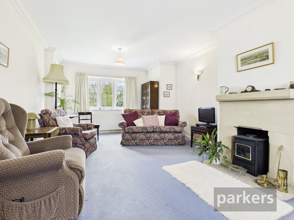 Property photo 2 of 47 Living Room