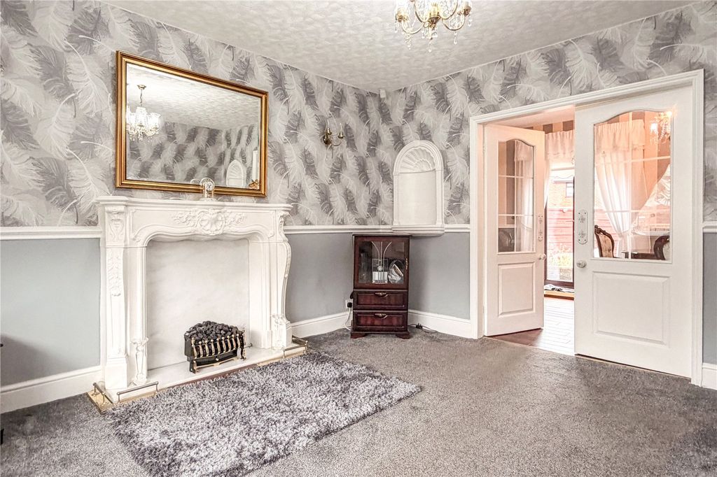 Property photo 2 of 21 Lounge