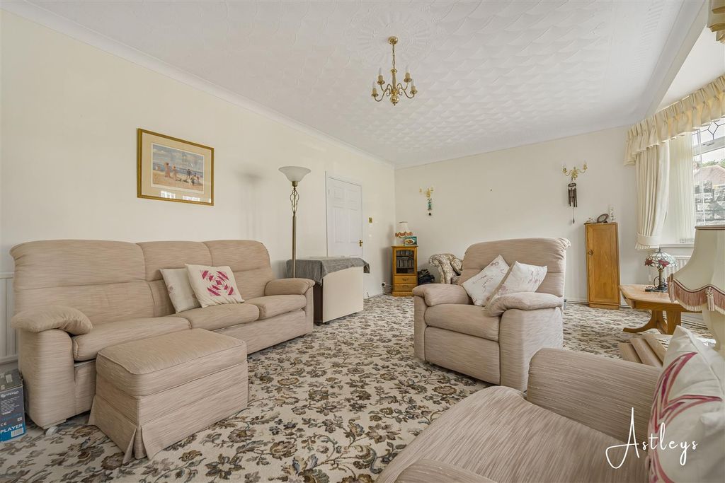 Property photo 2 of 25