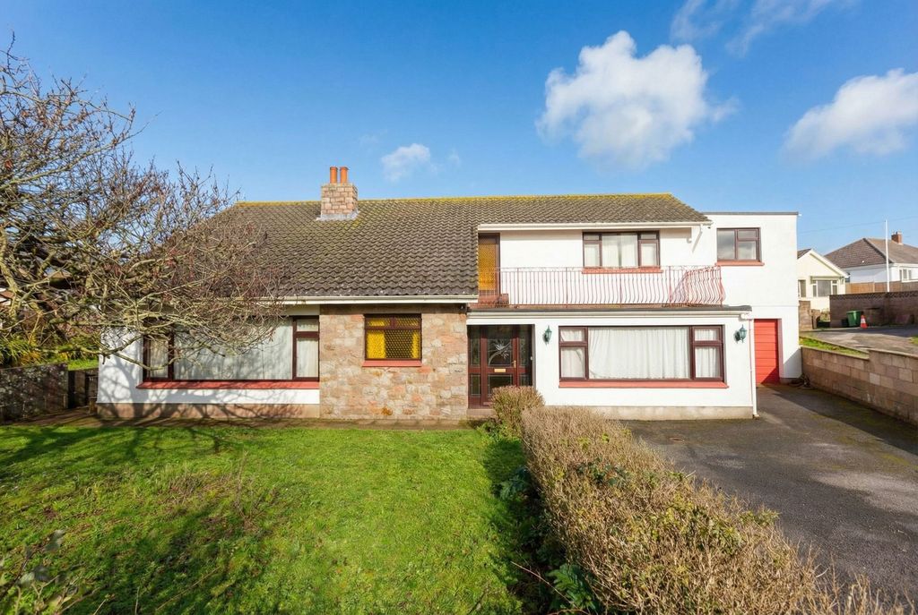 Property photo 2 of 28