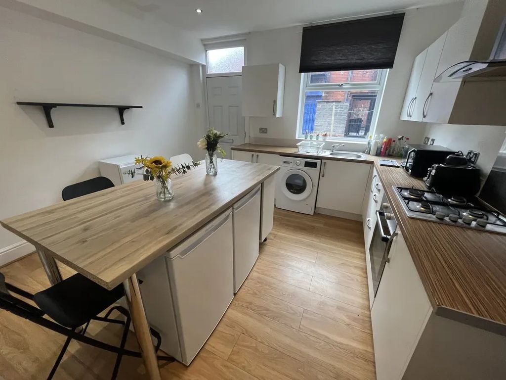 Property photo 3 of 14 Picture No. 10