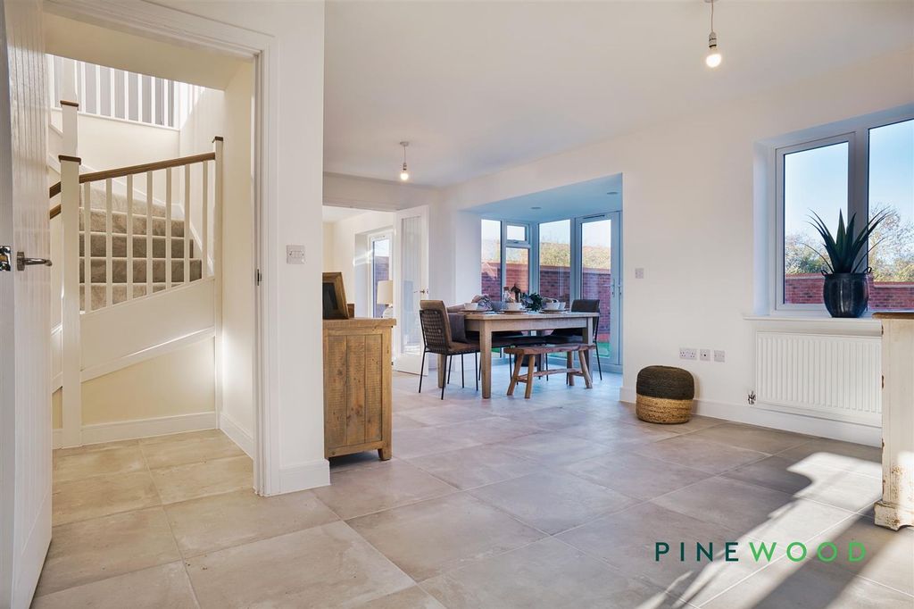 Property photo 3 of 21 Kitchen / Dining Room