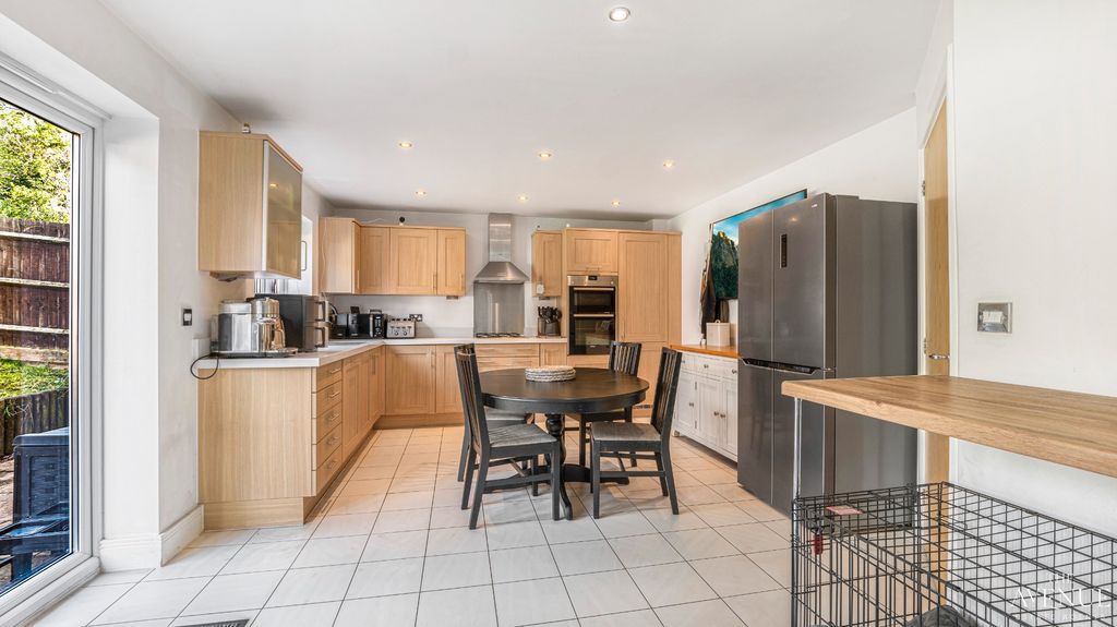 Property photo 3 of 34 5593584
