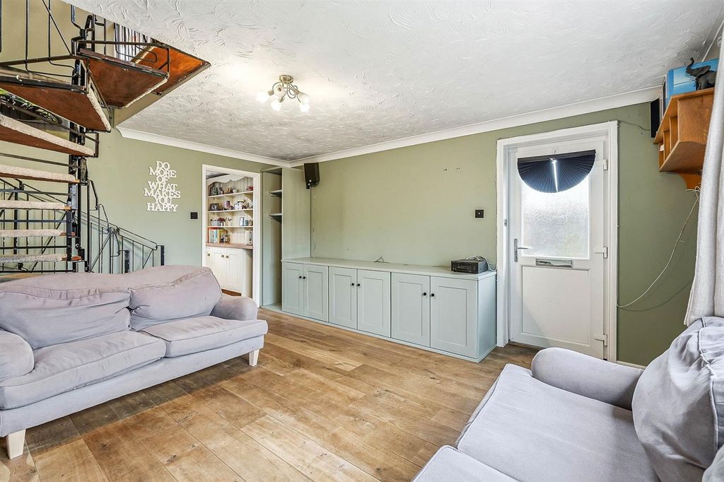 Property photo 3 of 17