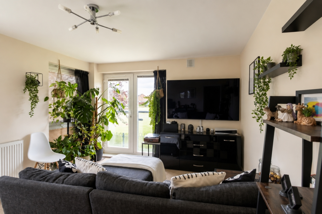 Property photo 1 of 7 Living Room