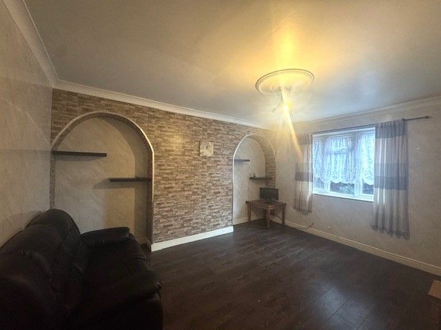 Property photo 2 of 11 Living Room