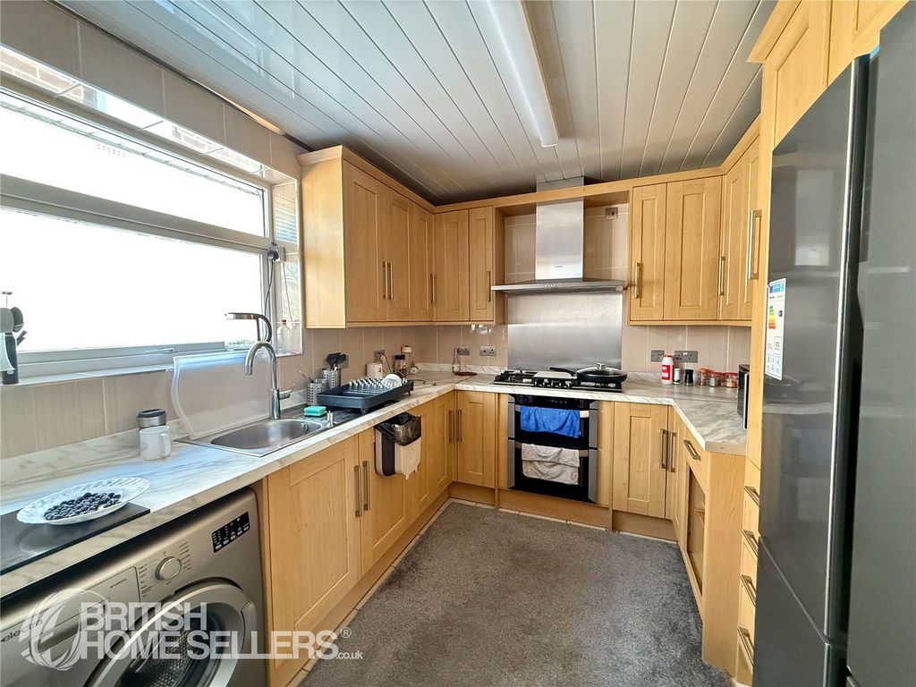 Property photo 2 of 13 Picture No. 15