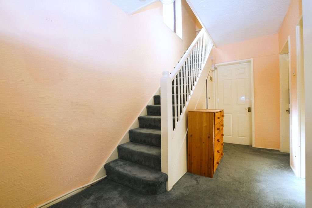 Property photo 2 of 23