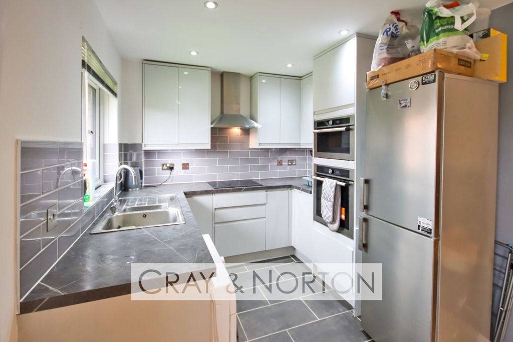 Property photo 2 of 7 Photo 3