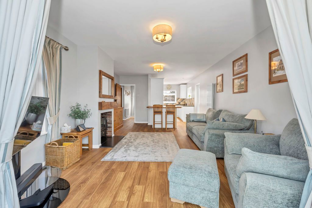 Property photo 3 of 23 Sitting Room