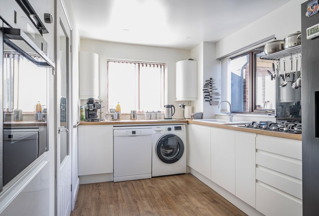 Property photo 3 of 21 1350465-7-68c2Eb2...