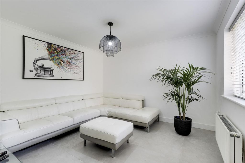 Property photo 3 of 36