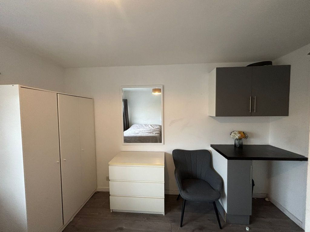 Property photo 3 of 6 Bedroom 1