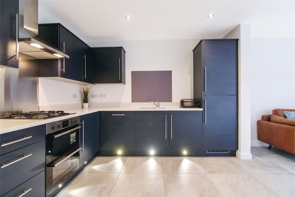 Property photo 3 of 16 Kitchen