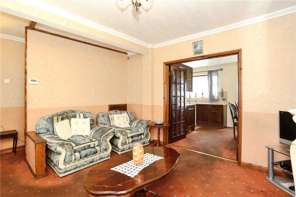 Property photo 3 of 12 Lounge