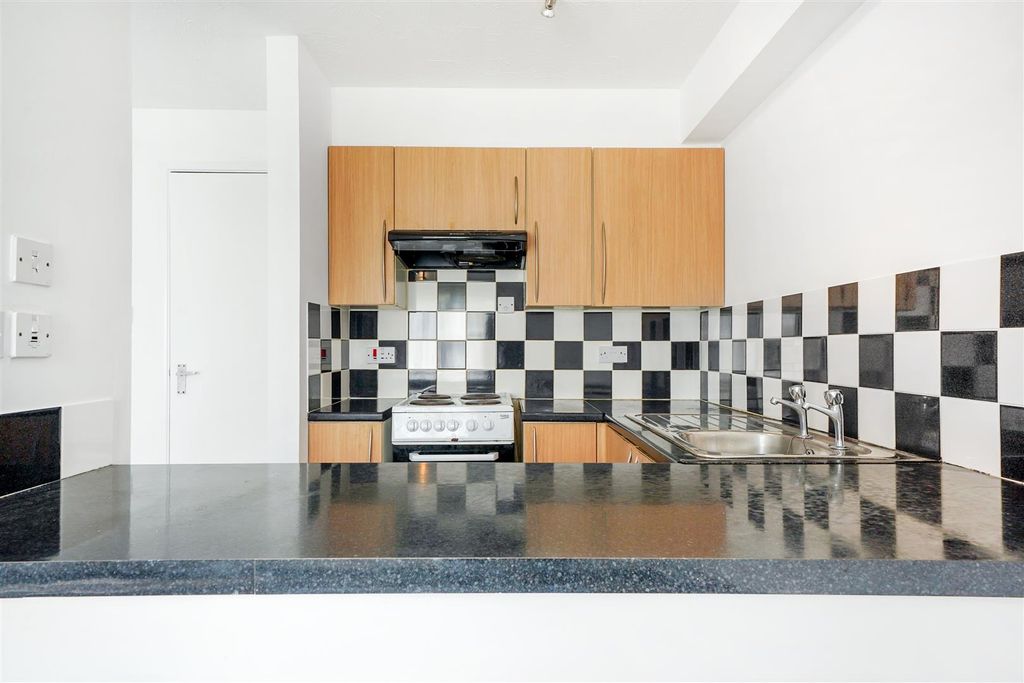 Property photo 3 of 15 Kitchen