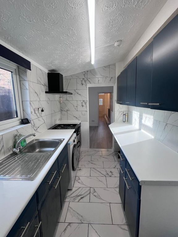 Property photo 3 of 7 Kitchen
