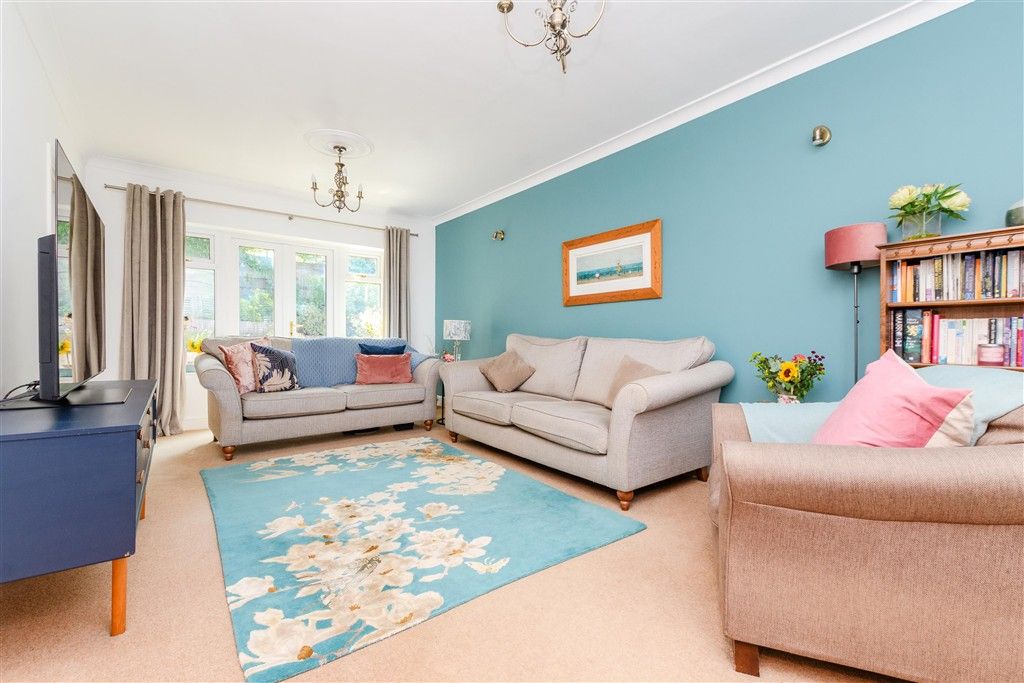 Property photo 1 of 16 Lounge