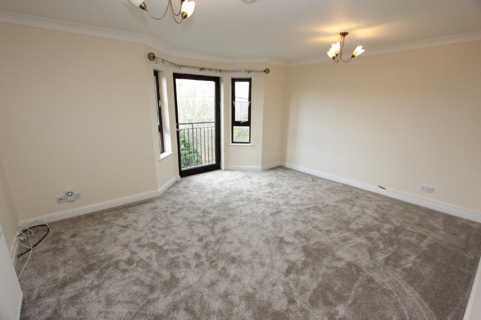 Property photo 3 of 10 Lounge
