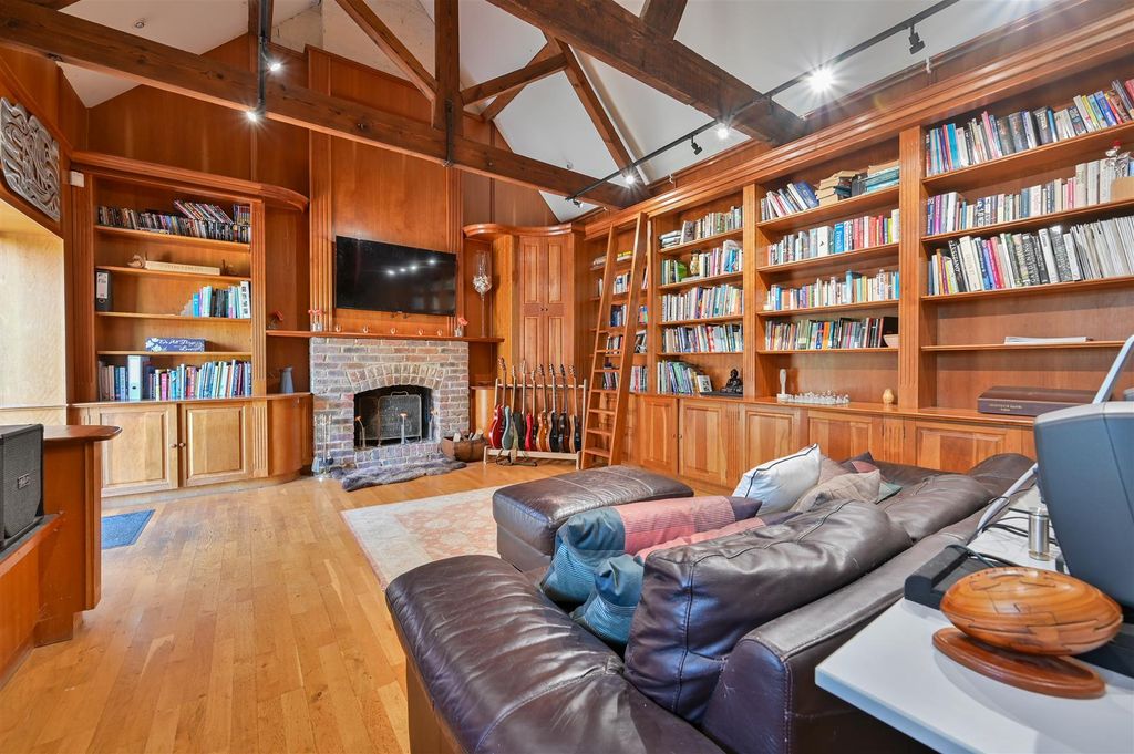 Additional image 6 of 7 bed property for saleDovehouse Lane, Kensworth LU6