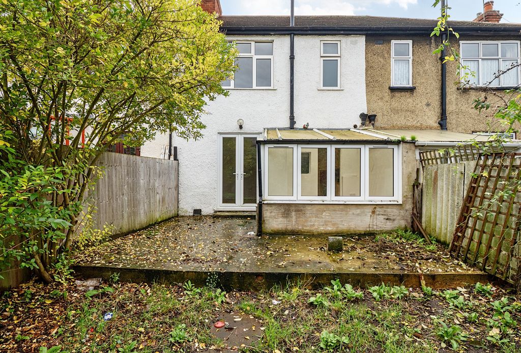 Property photo 3 of 20 1388469-17-693816...