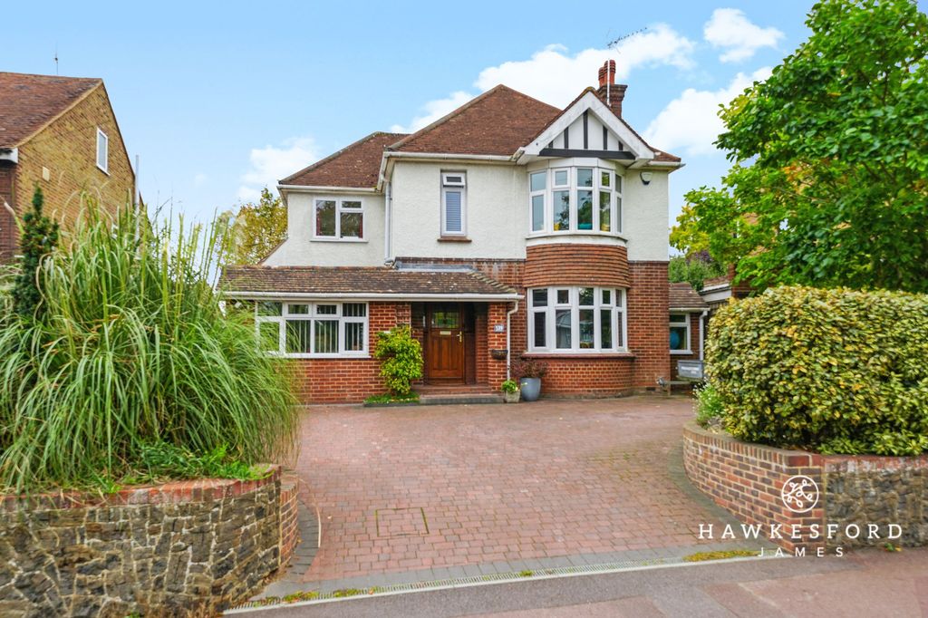 Property photo 1 of 27 Bell Road, Sittingbourne - Front