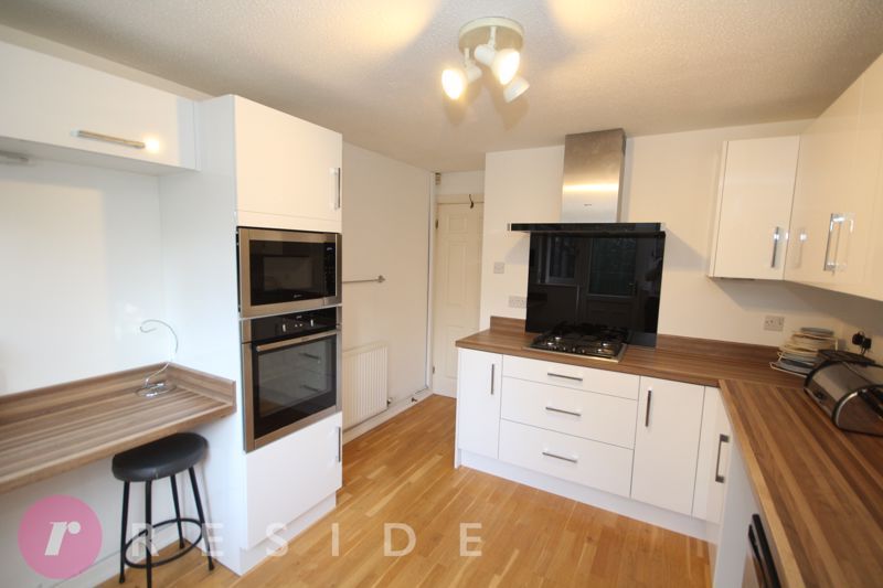 Property photo 3 of 19 Kitchen