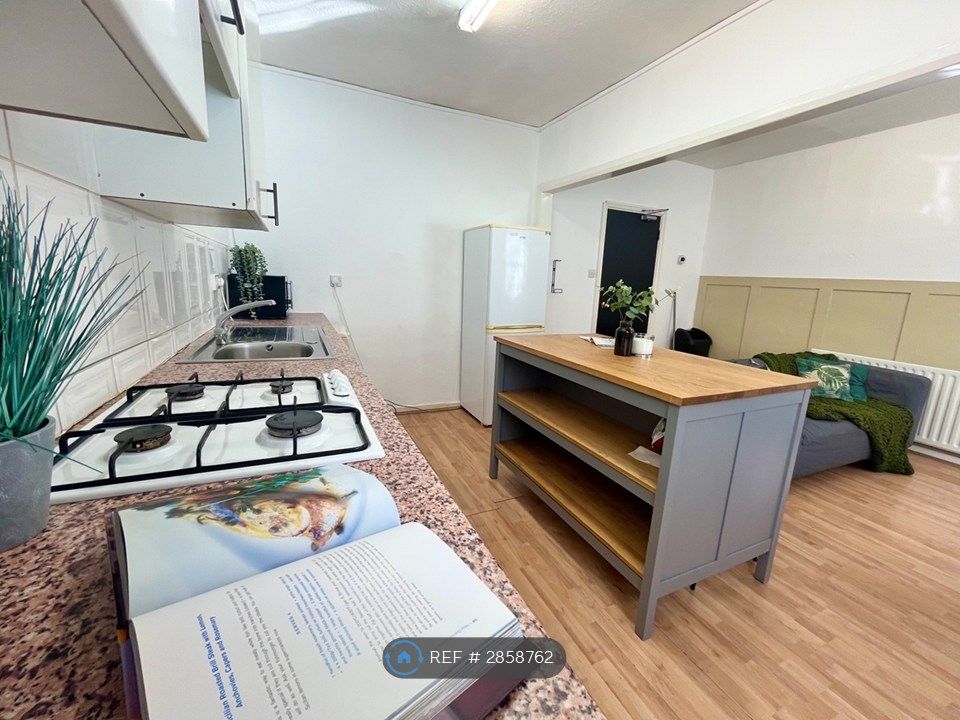 Property photo 2 of 24 Kitchen / Living Area