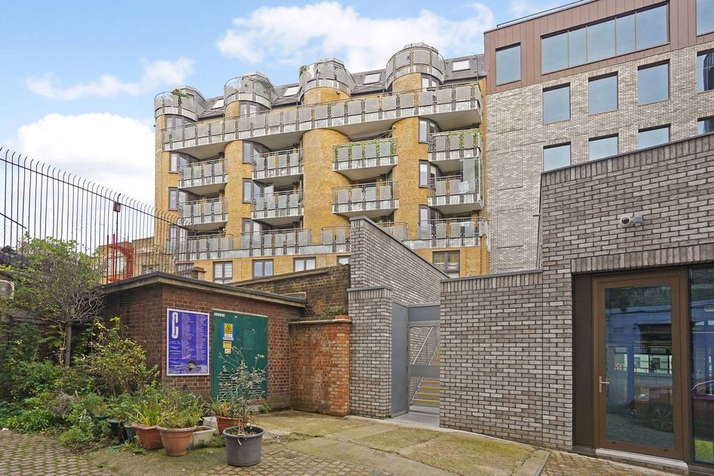 Property photo 2 of 14